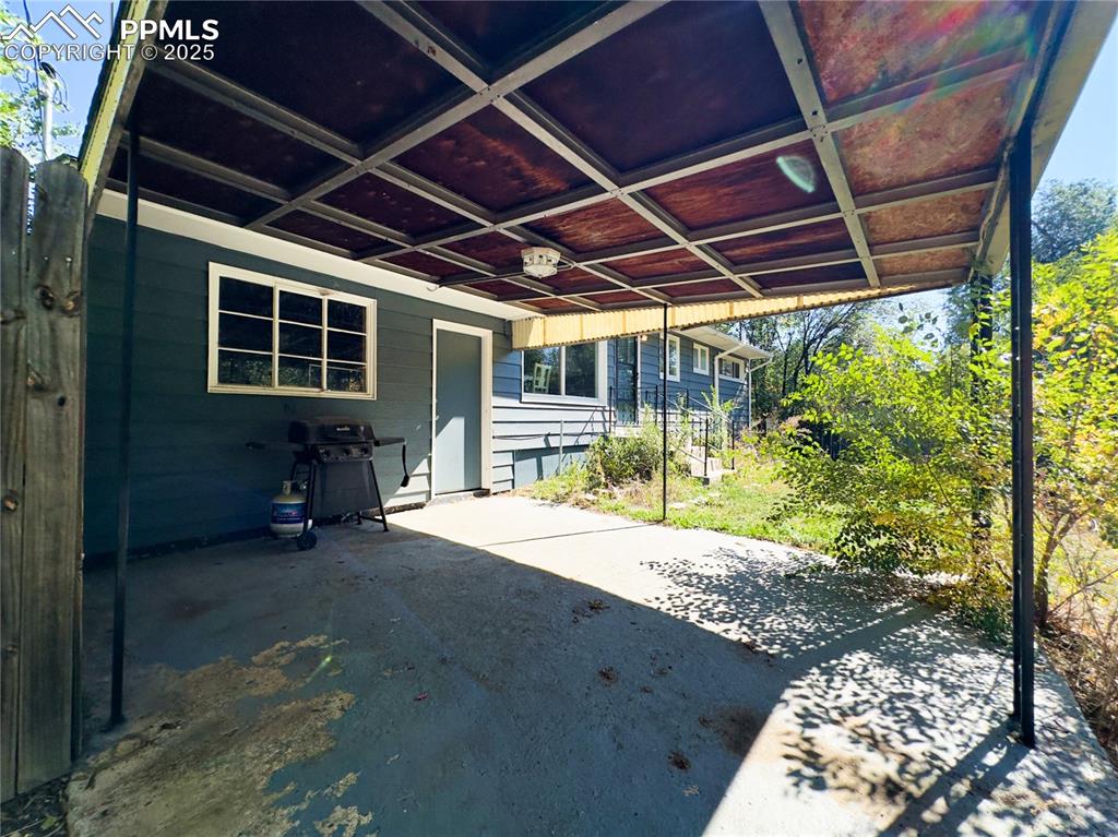 Image 23 of 24: Patio