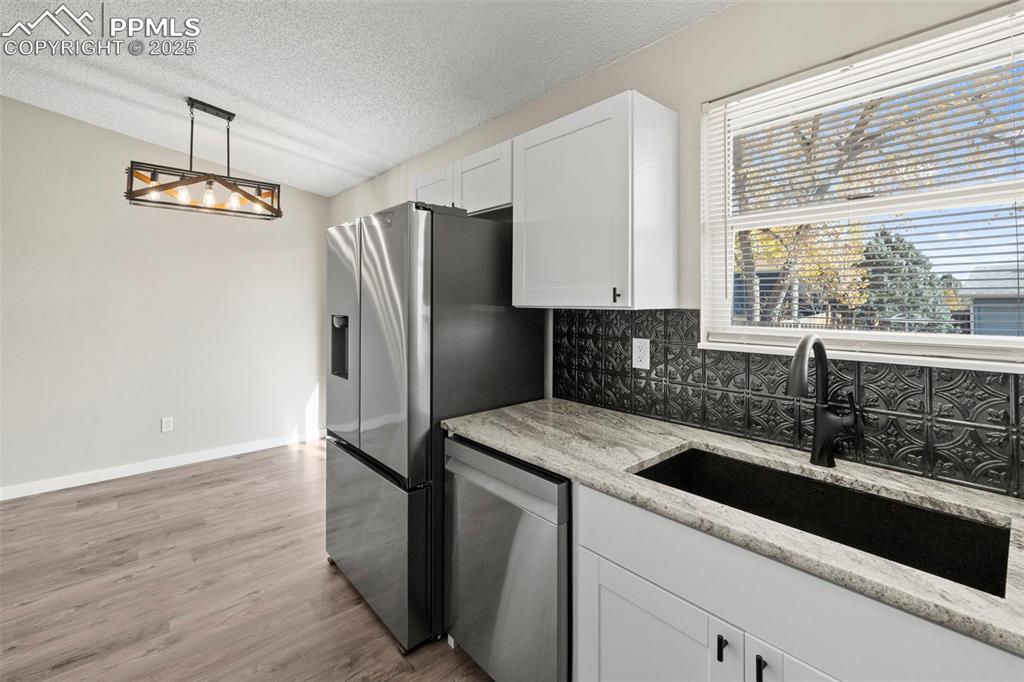 Image 11 of 38: Kitchen