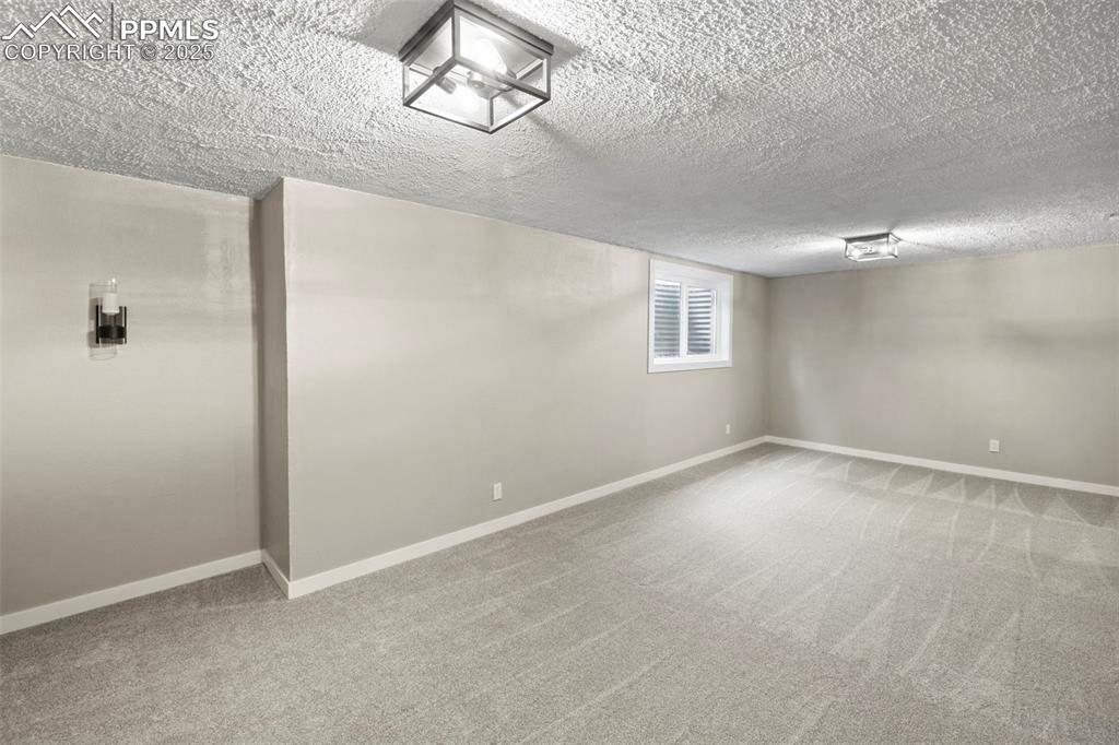 Image 20 of 38: Family Room