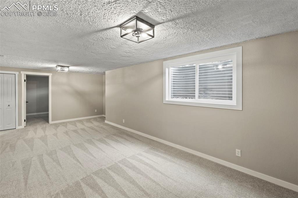 Image 23 of 38: Family Room