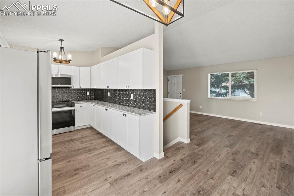 Image 7 of 38: Dining Area