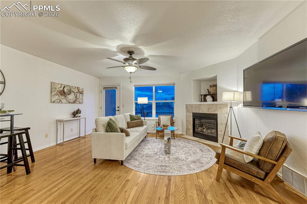 Image 10 of 50: Living Room