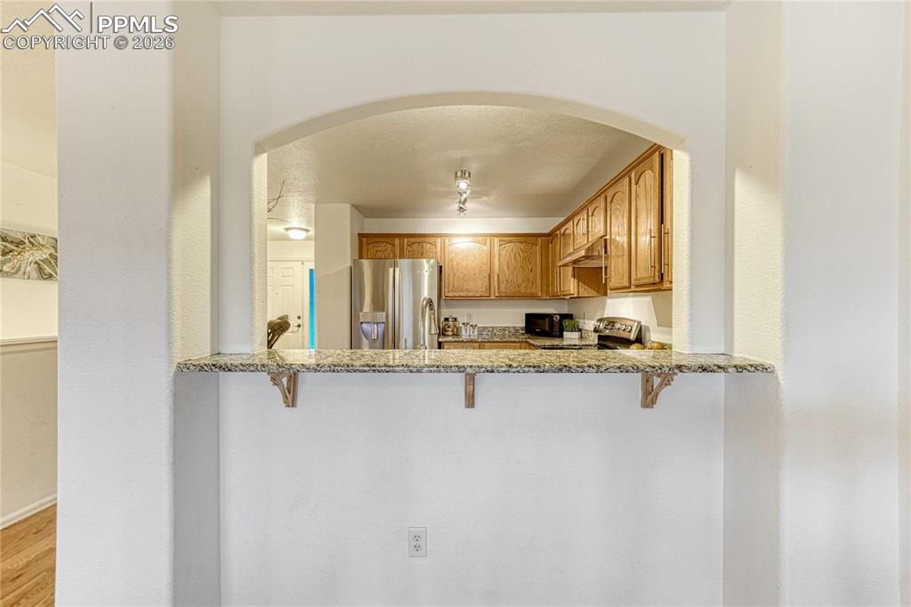 Image 13 of 50: Kitchen