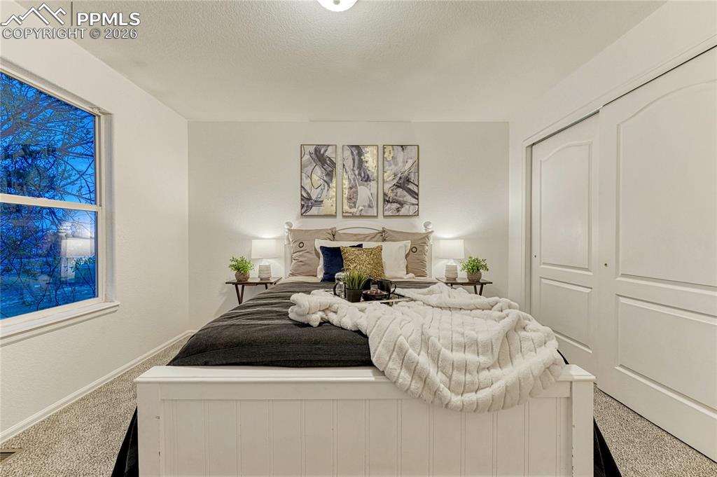 Image 21 of 50: Bedroom