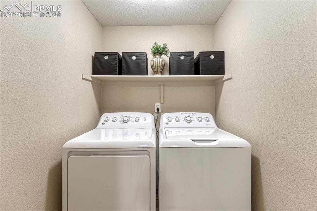 Image 31 of 50: Laundry