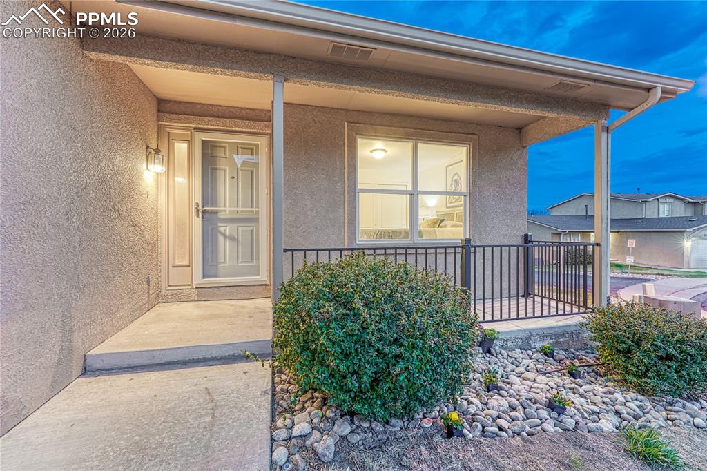 Image 4 of 50: Entry