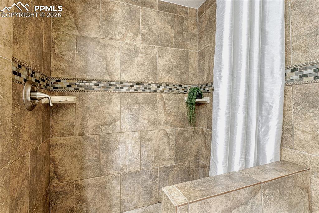 Image 41 of 50: Bathroom