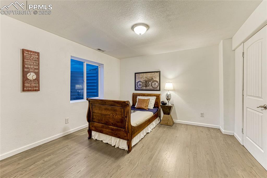 Image 42 of 50: Bedroom