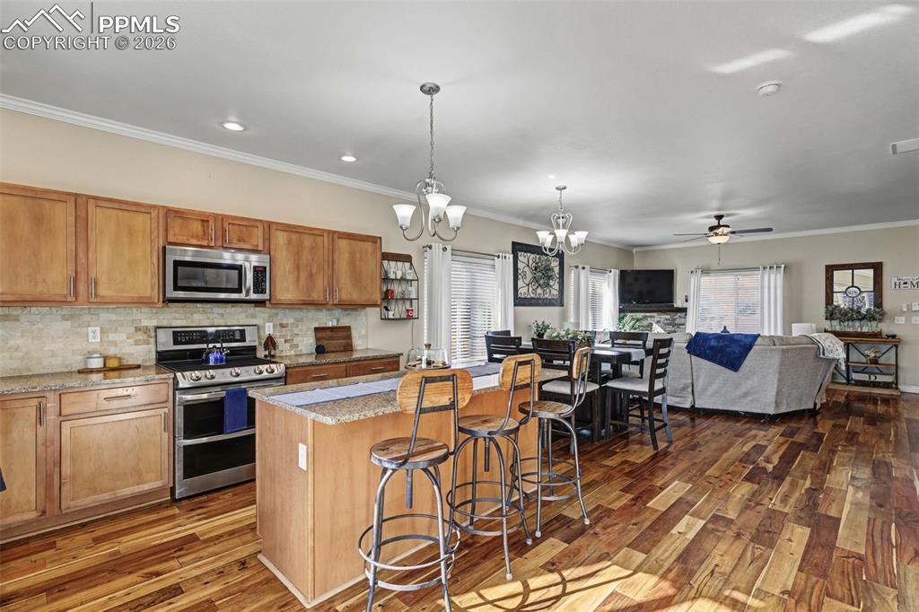 Image 11 of 40: Kitchen