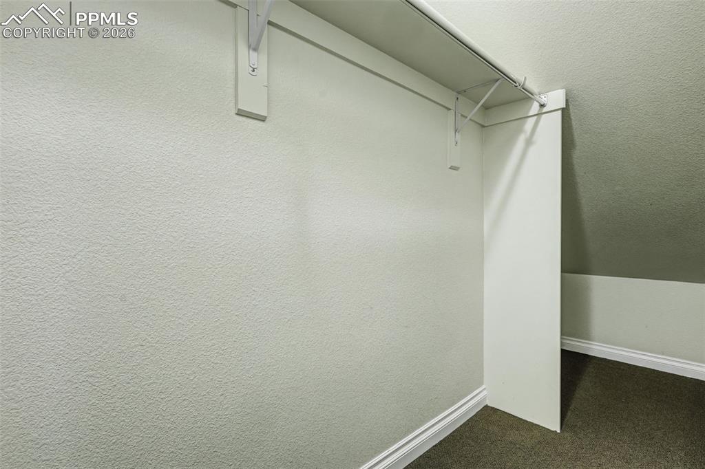 Image 20 of 40: Closet