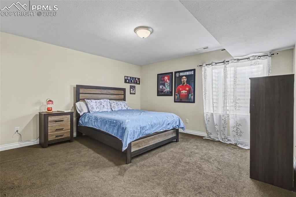 Image 30 of 40: Bedroom