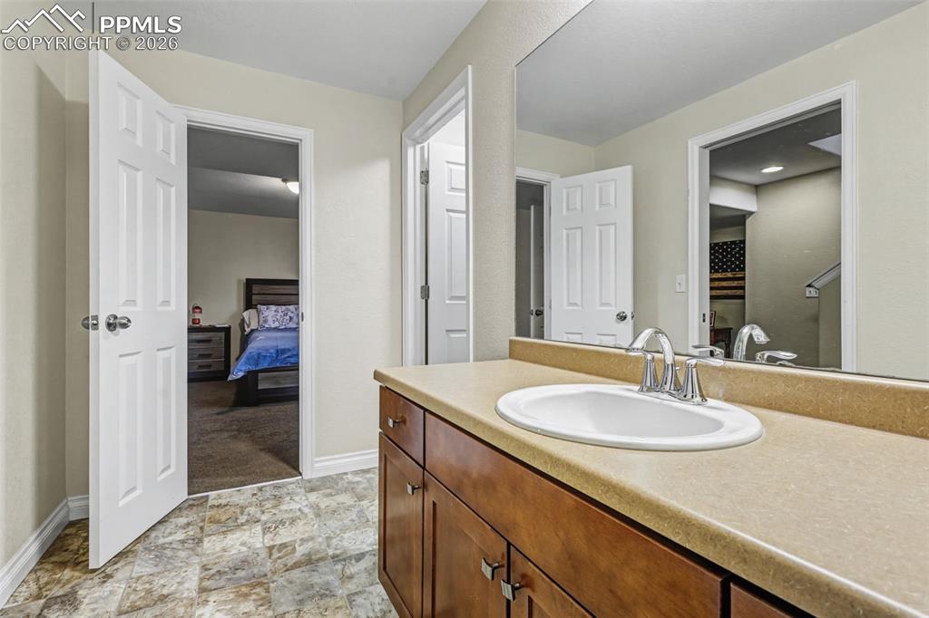 Image 33 of 40: Bathroom