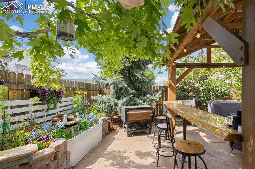 Image 38 of 40: Patio