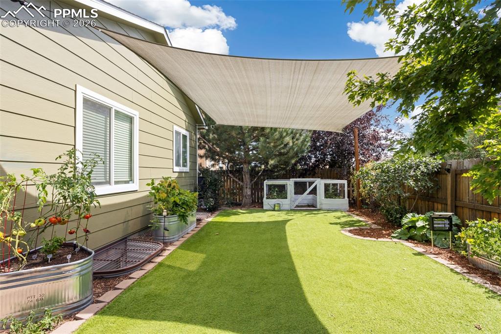 Image 40 of 40: Yard