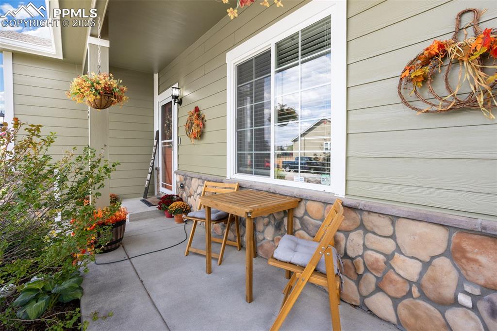 Image 5 of 40: Patio