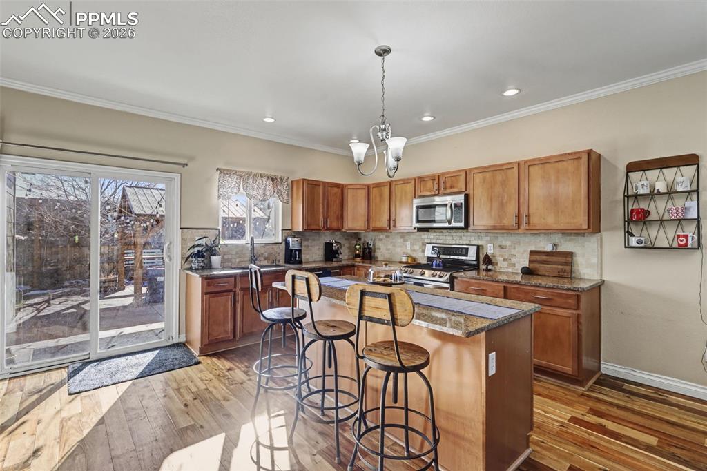 Image 9 of 40: Kitchen