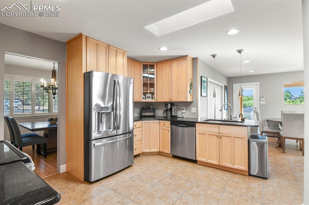 Image 12 of 50: Kitchen