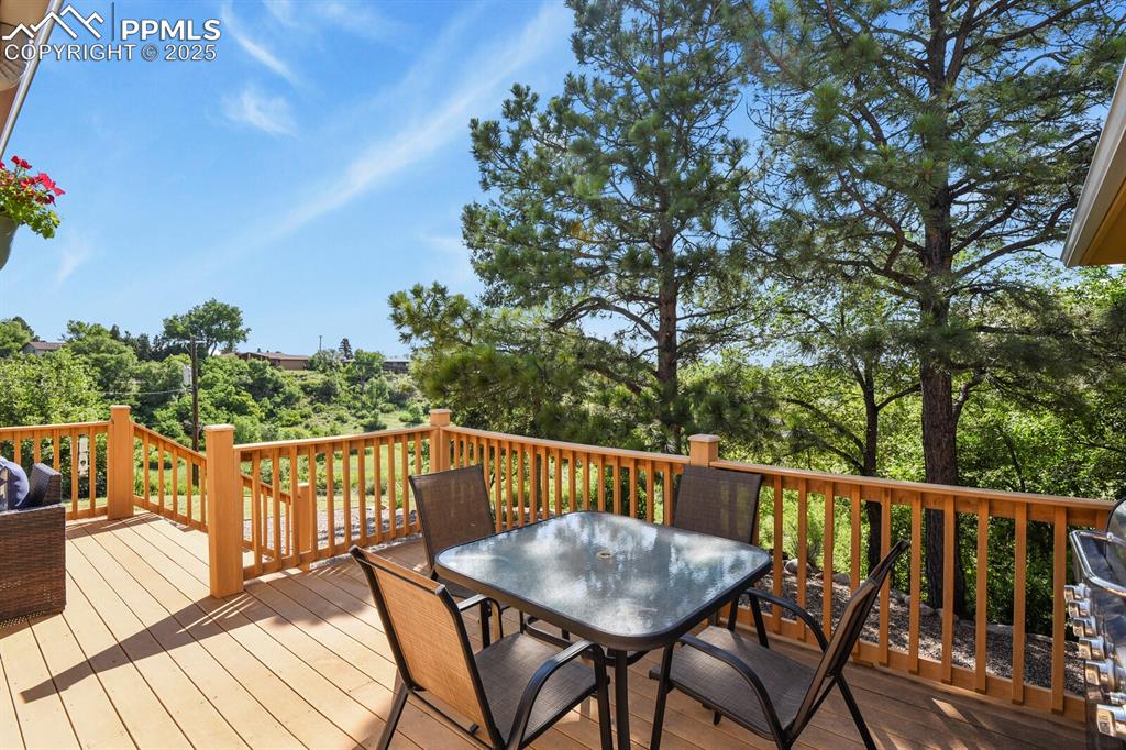 Image 40 of 50: Deck