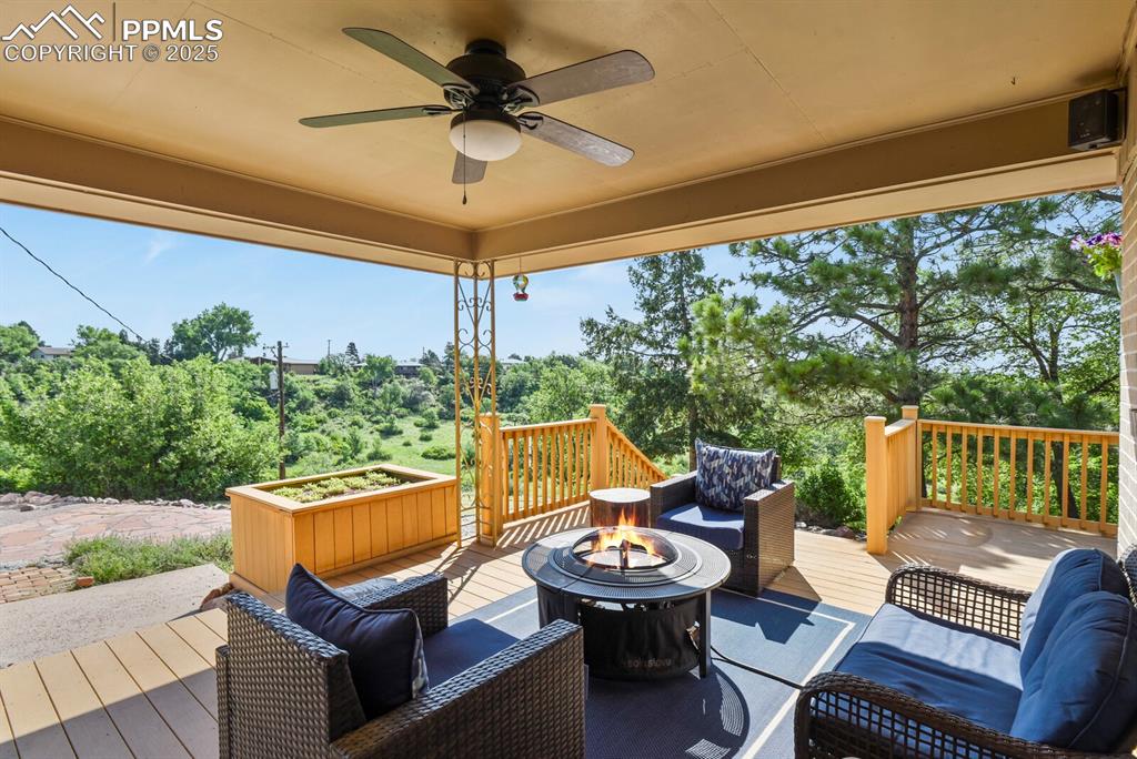 Image 41 of 50: Deck