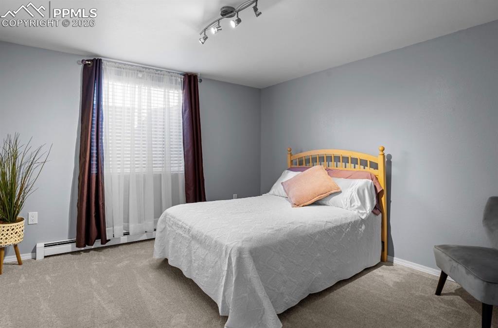 Image 20 of 27: Living Room