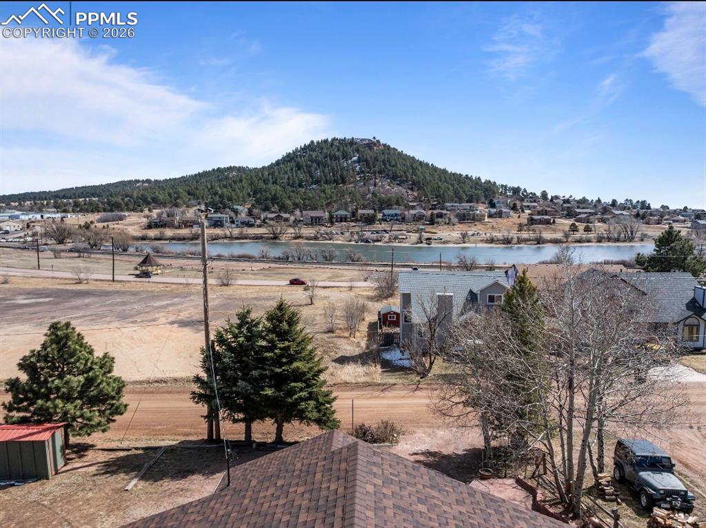 Image 25 of 27: Bedroom