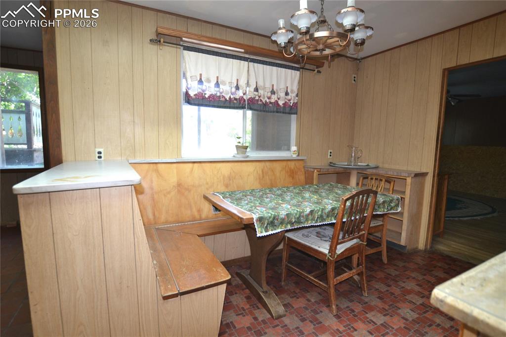 Image 24 of 50: Dining Area