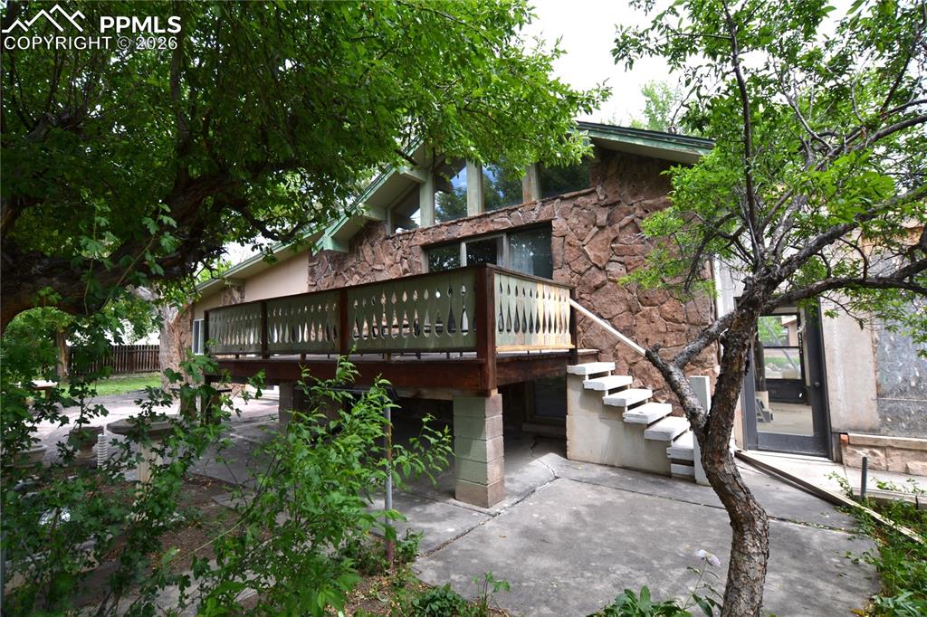 Image 6 of 50: Back of Structure