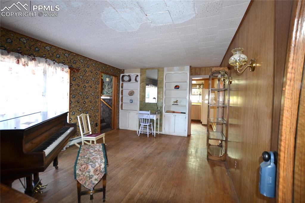 Image 9 of 50: Sitting Room