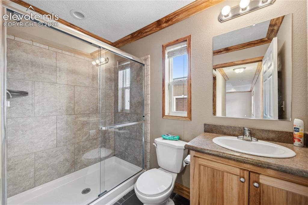 Image 36 of 49: Bathroom #3