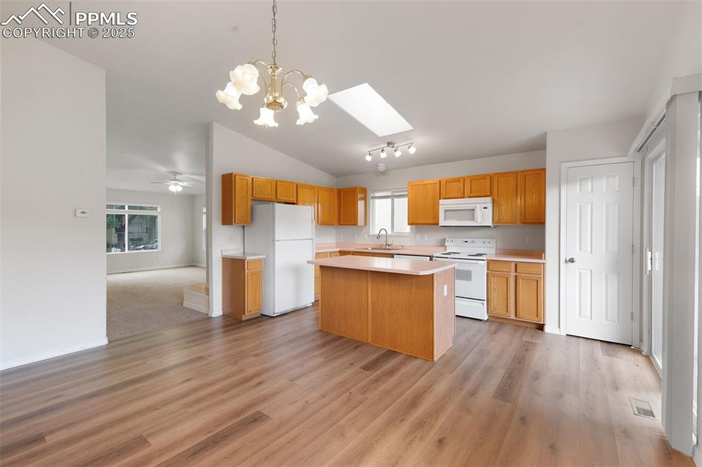 Image 12 of 44: Kitchen