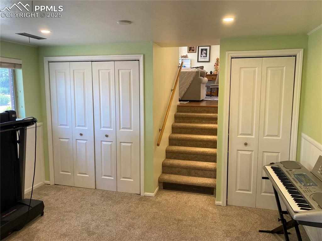 Image 23 of 35: And custom closets for more storage