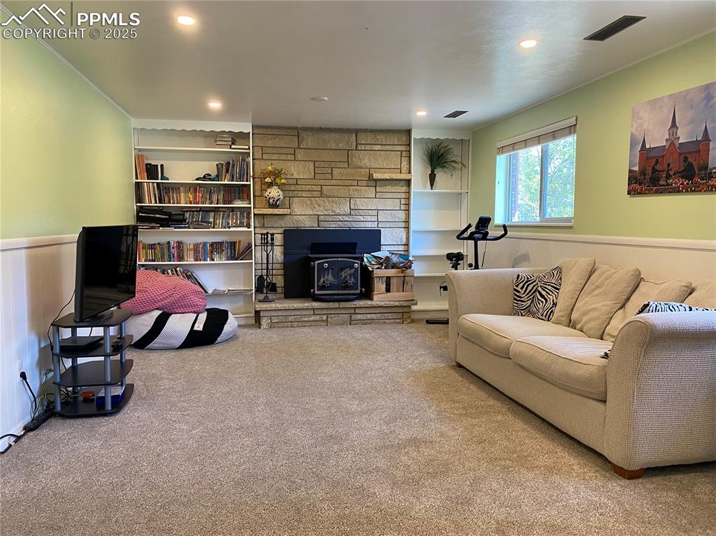 Image 6 of 35: With NEW comfortable carpet in the rest of the home