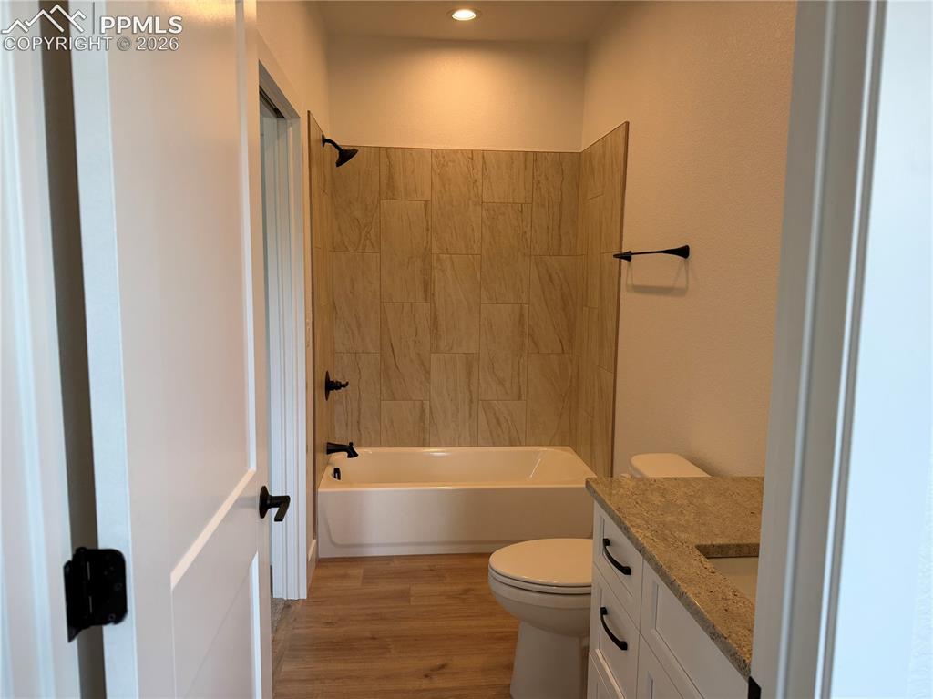 Image 25 of 40: Bathroom