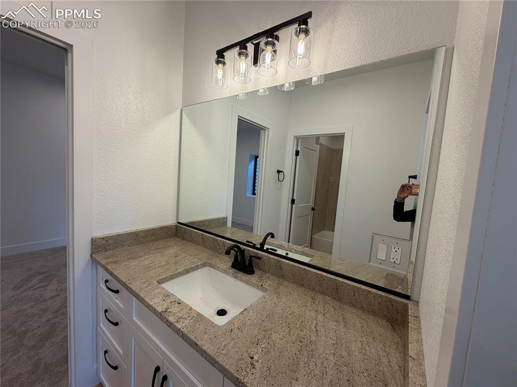 Image 29 of 40: Bathroom