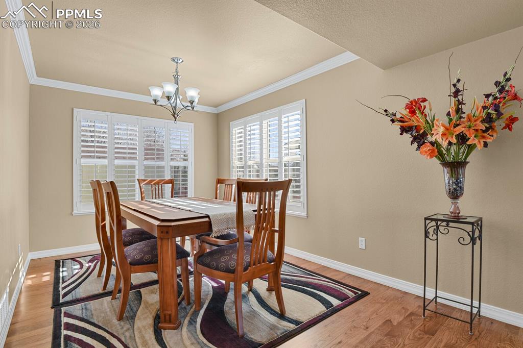 Image 10 of 50: Dining Area