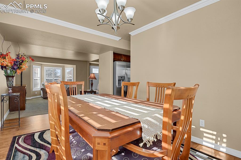 Image 11 of 50: Dining Area