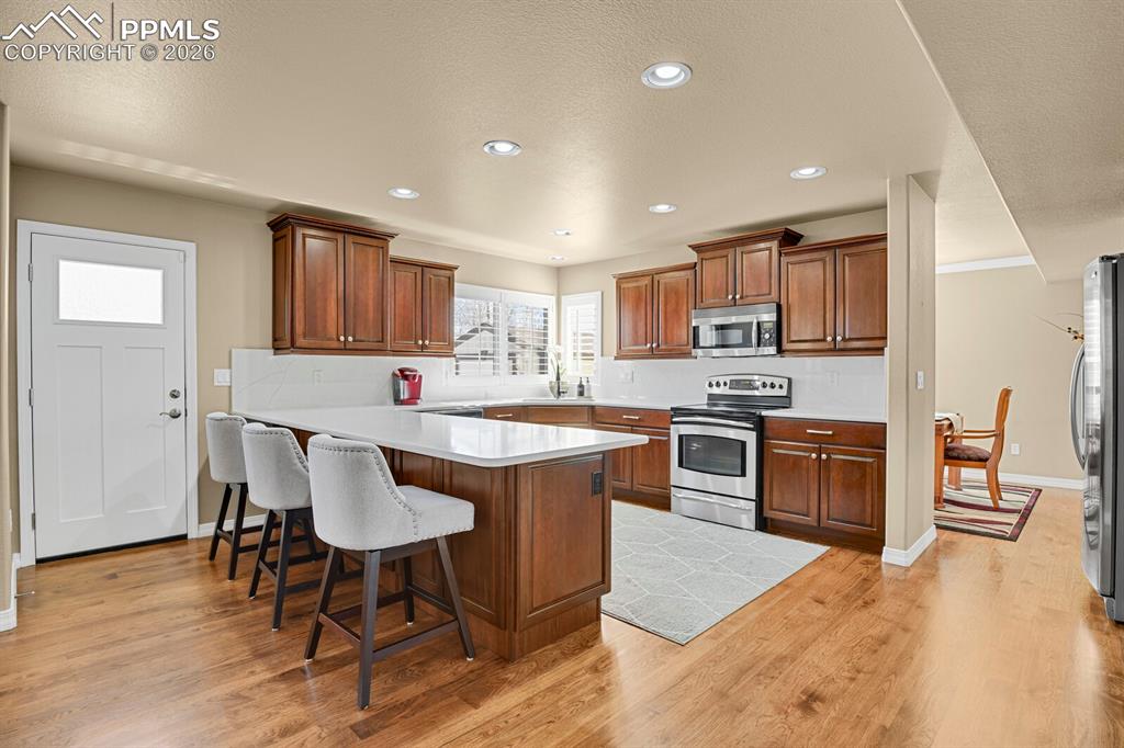 Image 12 of 50: Kitchen