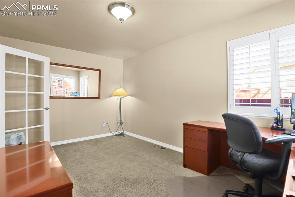 Image 20 of 50: Office