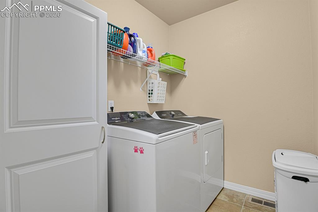 Image 22 of 50: Laundry