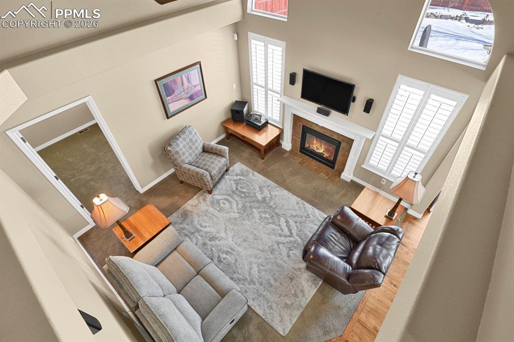 Image 23 of 50: Living Room