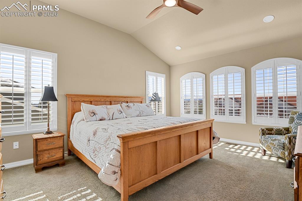 Image 24 of 50: Bedroom