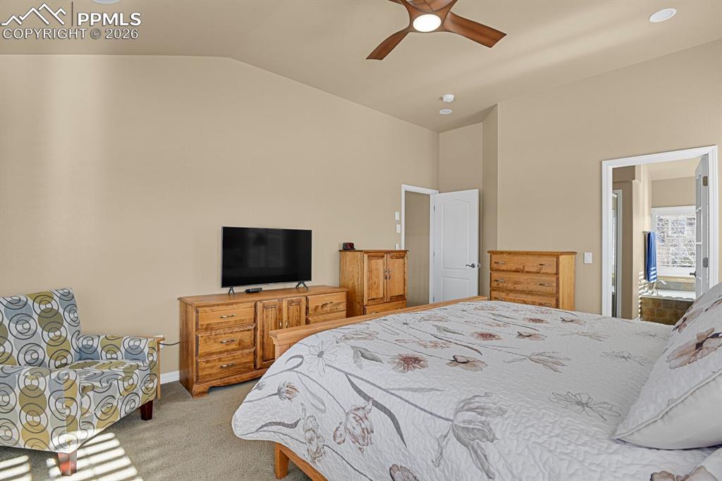 Image 25 of 50: Bedroom