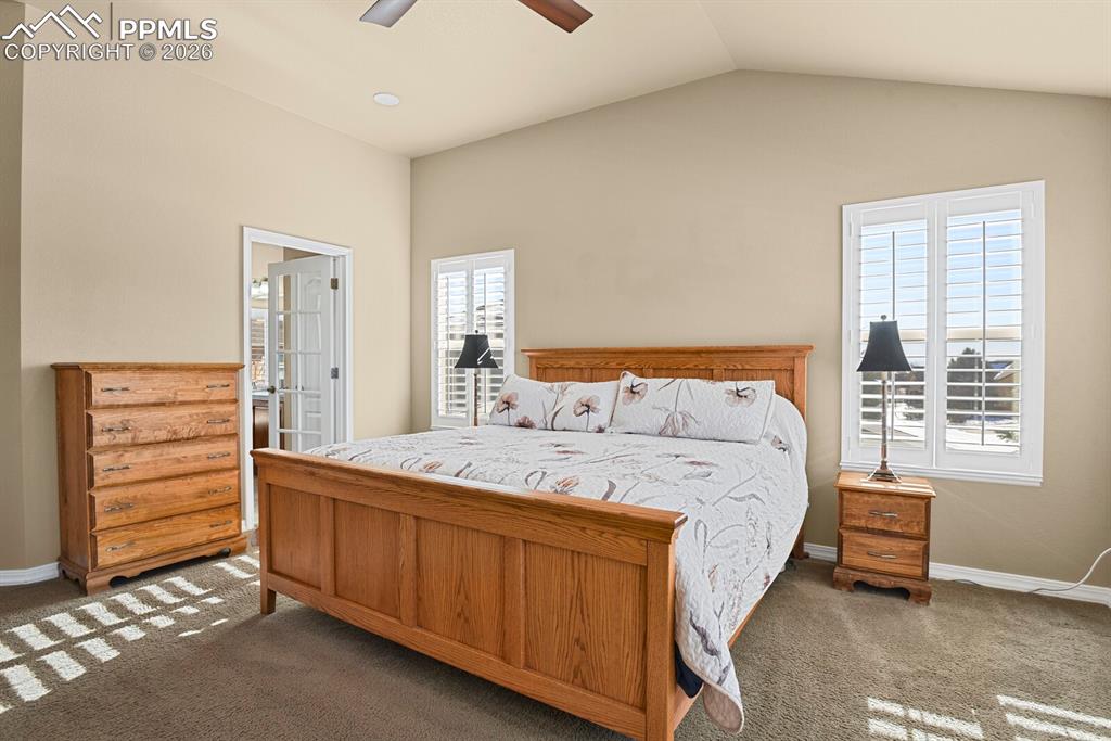 Image 26 of 50: Bedroom