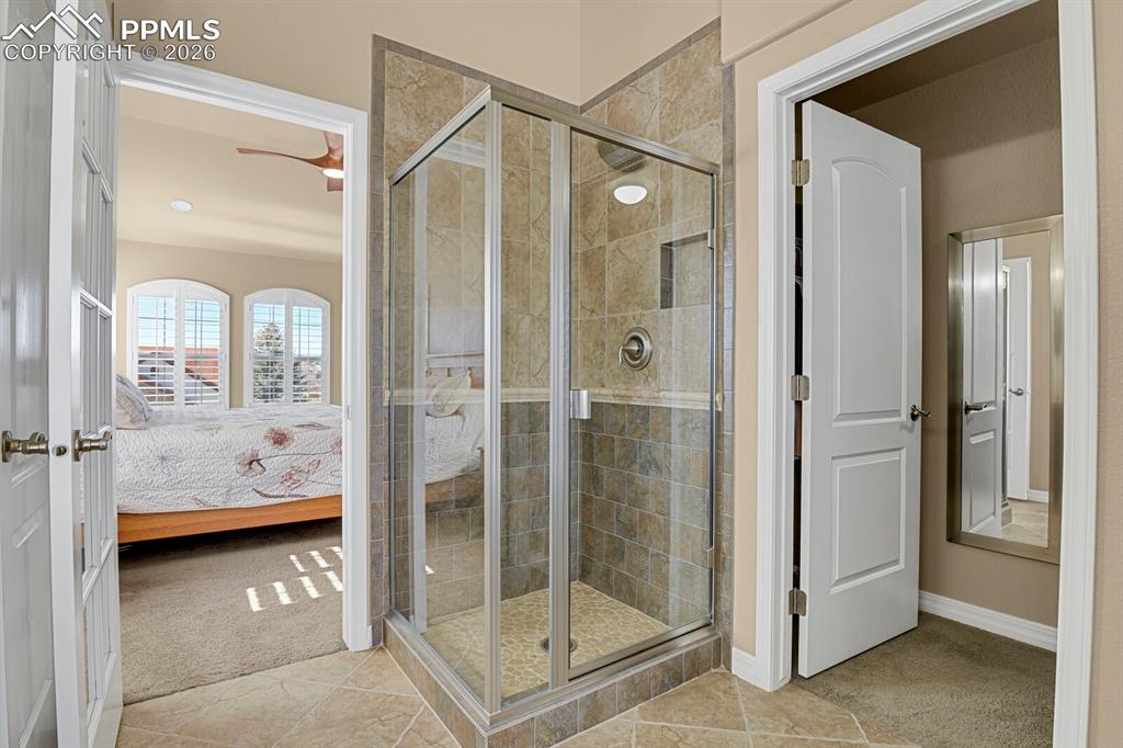 Image 28 of 50: Bathroom