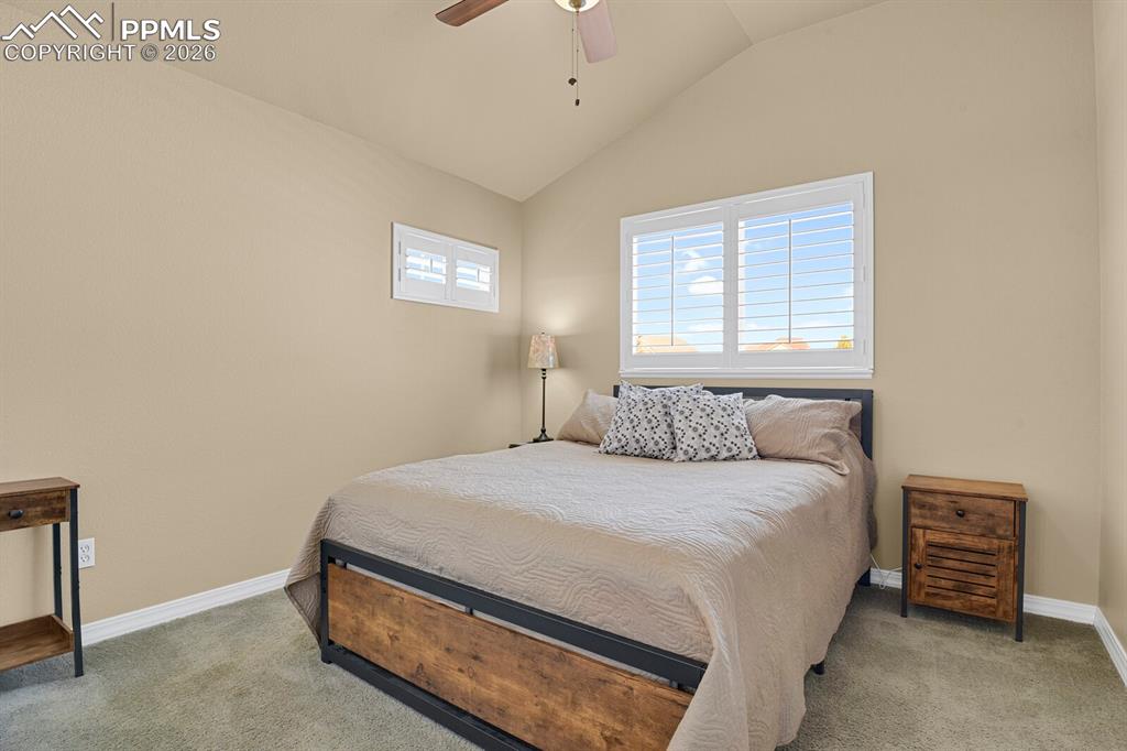 Image 29 of 50: Bedroom