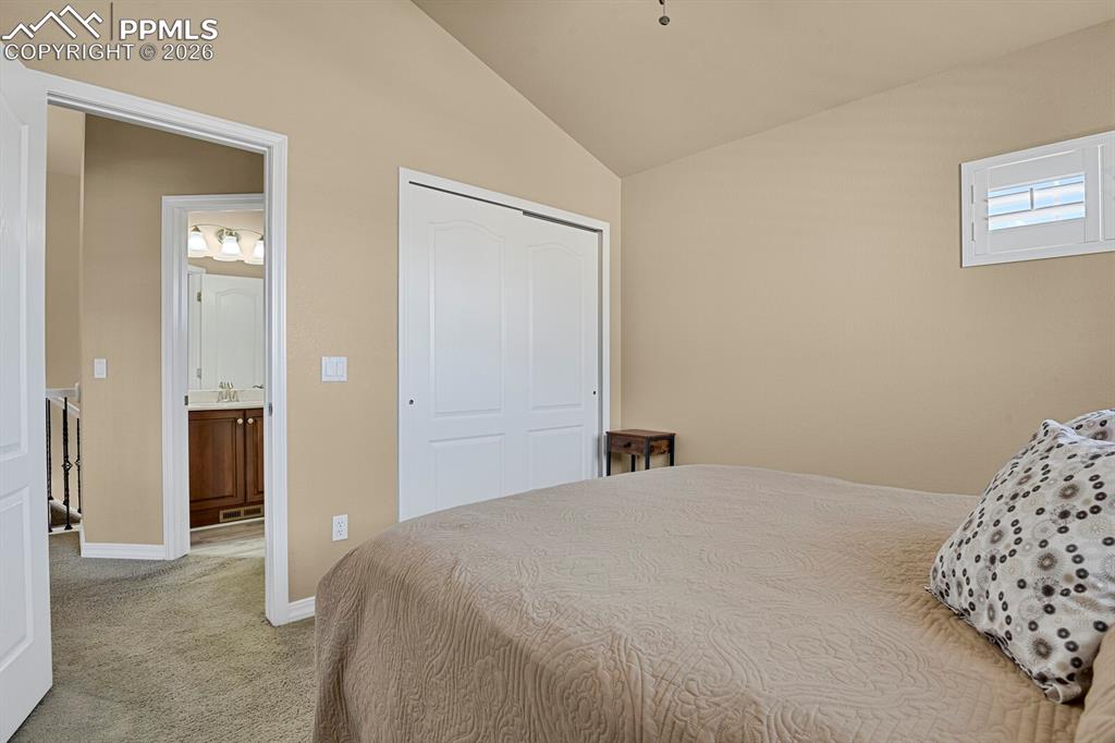 Image 30 of 50: Bedroom