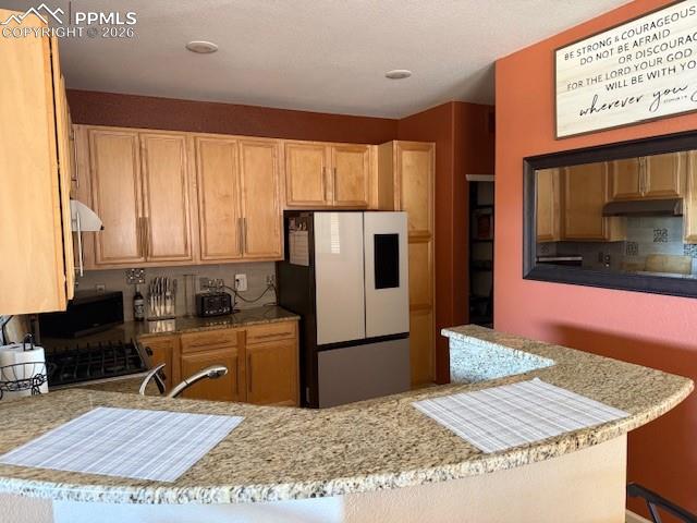 Image 4 of 9: Kitchen