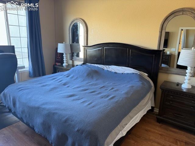 Image 7 of 9: Bedroom