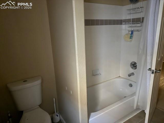 Image 9 of 9: Bathroom