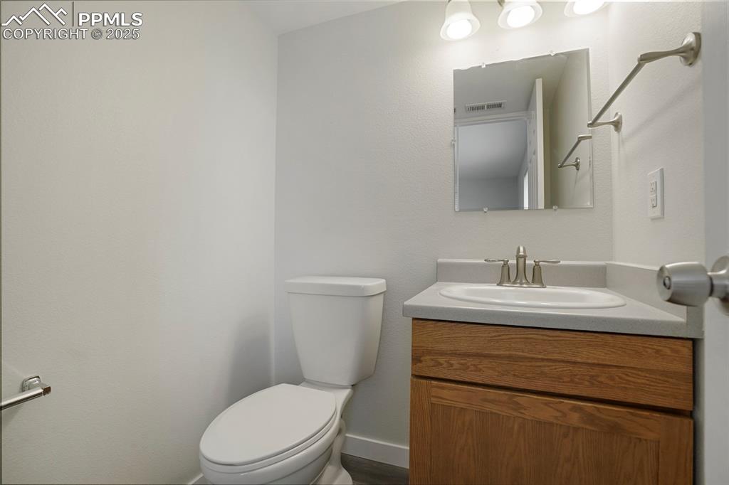 Image 17 of 18: Bathroom